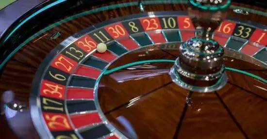 Dasbor multi-olahraga dan tabel dealer langsung